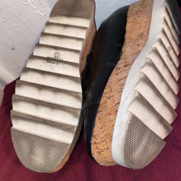 Soda wedge sneakers In perfect condition just the bottom is dirty - Picture 3 of 4